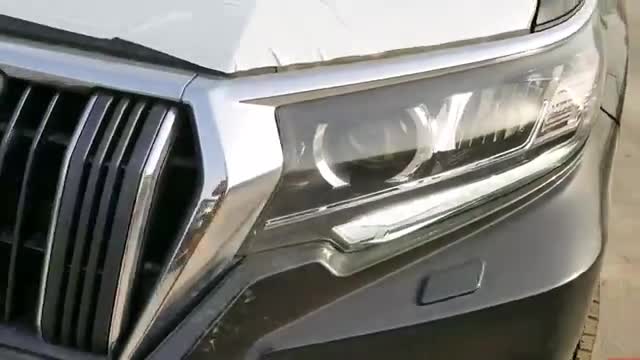 2021款丰田普拉多高配版到港实拍，有这颜值才是丰田霸道该有样子