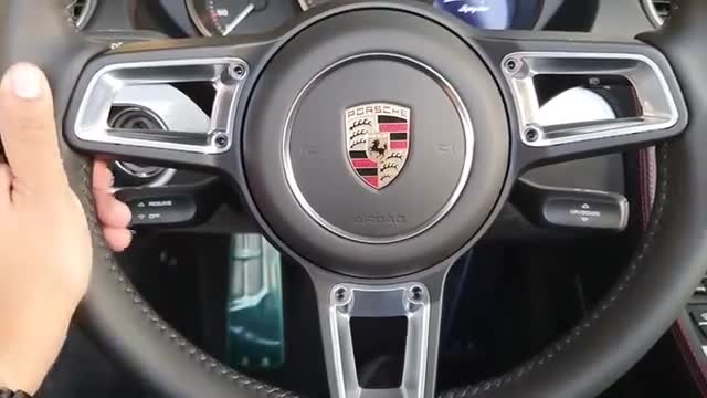 新车到店！实拍2020款保时捷718，这颜值和内饰，简直太帅了