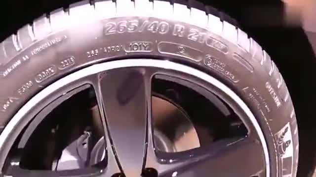 帅气而又精致的外观，一看就马力十足，全新保时捷Macan