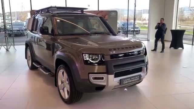 终于见到实车了！高清实拍2020款路虎卫士，简直太帅了