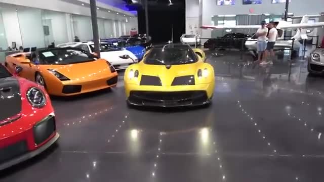 车展实拍全新帕加尼超级跑车，不光外观炫酷内饰更是豪华