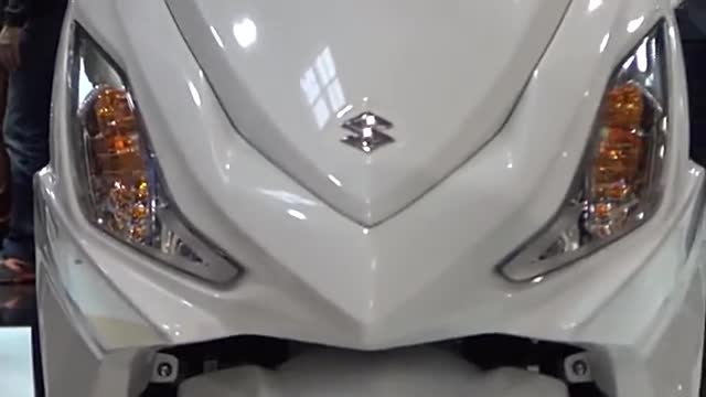 车展实拍全新铃木摩托车，整车做工很精细