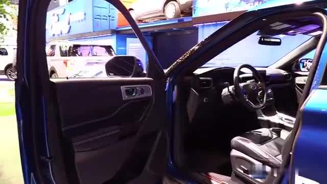 新款福特探险者亮相海外车展，改款后外形更加大气时尚