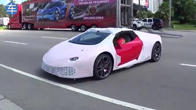 多辆超跑开进4S店，看到车身以为车漆刮掉了，网友：这是新车