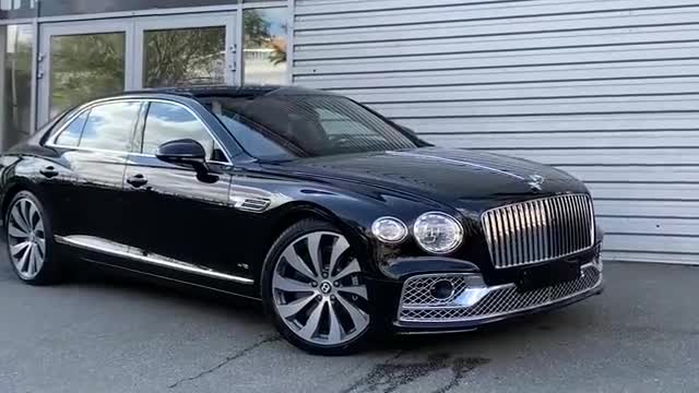 新提的2020款宾利飞驰，按下后备箱的车标，给个不心动的理由！