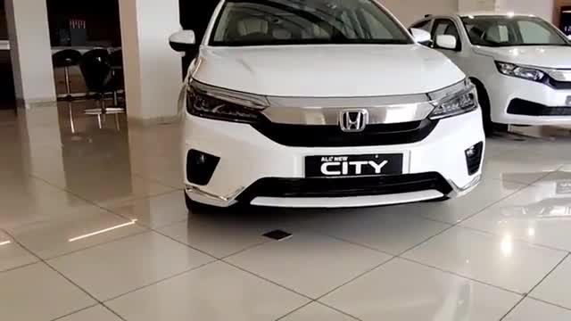 新车到店，2020款本田锋范展示，按下钥匙坐进车内，心动开始了