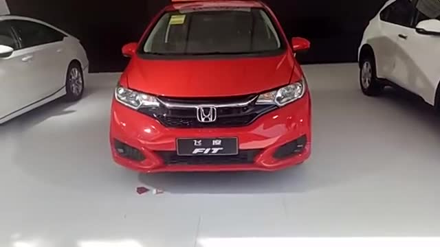 车展实拍2019款本田飞度，近距离看到外观和内饰，买不买自己考虑