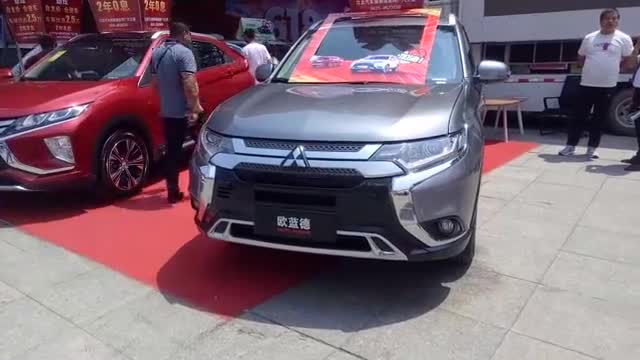 2019款三菱欧蓝德车展实拍，了解完外观和内饰，给个不买的理由