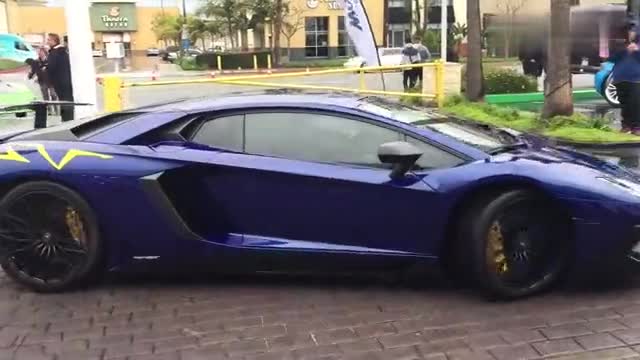 实拍兰博基尼“大牛”LP750-4，6.5升V12发动机，够劲！