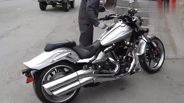 实拍雅马哈重型太子“入侵者”，排量高达1.9升，哈雷又如何！