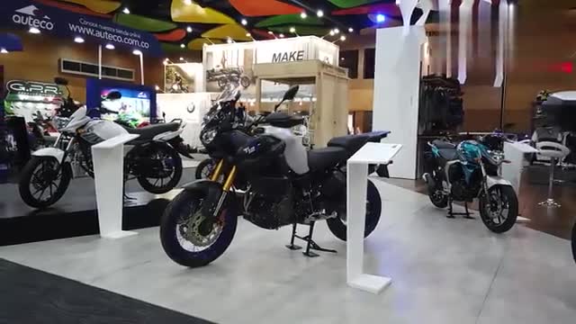 对杠本田非洲双缸,实拍雅马哈超