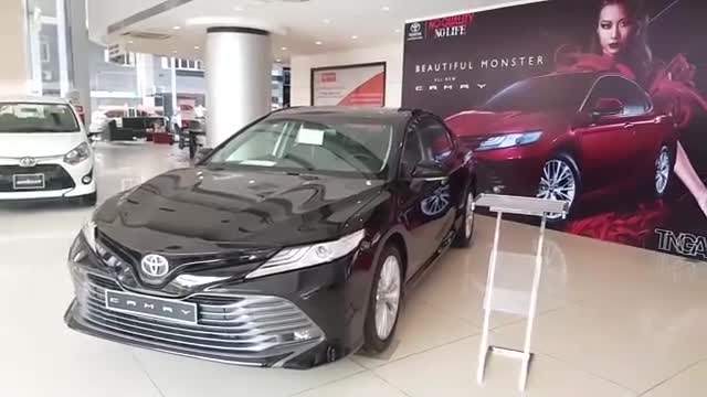 2019款丰田凯美瑞到店实拍，看到外观和内饰，才知道什么是改变