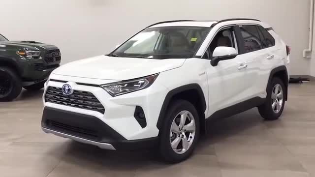 新车到店，2021款丰田RAV4高清实拍，打开后备箱，霸气开始了！