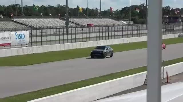 海外超级跑车实拍欣赏，这些声浪