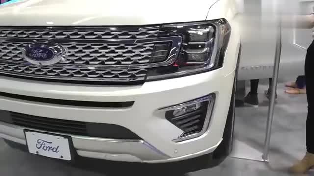 2020款福特征服者实拍,放倒第三排