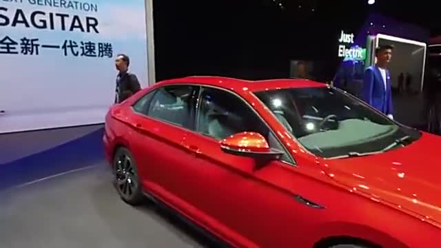 车展实拍2019款大众速腾和迈腾，全面了解配置后，买哪款做个参考