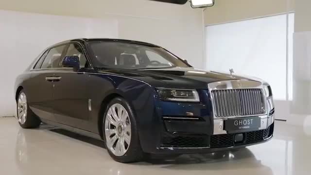 2021款劳斯莱斯古斯特终于到货，打开对开门，感受一下啥叫奢华