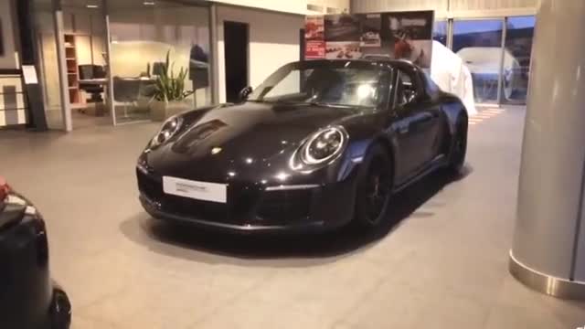 超跑欣赏！实拍2019款保时捷911，这外观和内饰，感觉如何