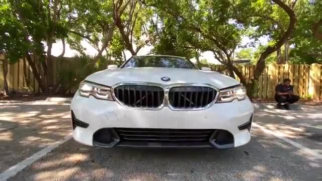 2021款宝马3系330i实车展示，拿到钥匙坐进驾驶室，给个不买理由