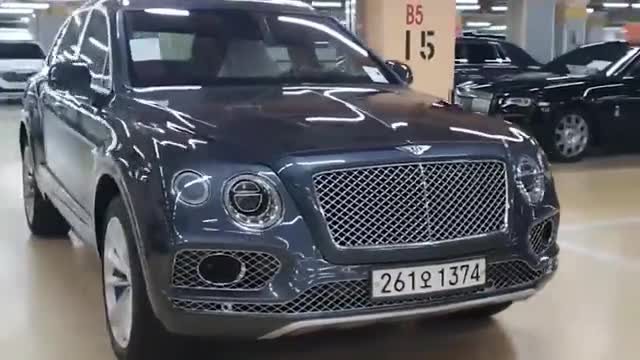 2020款宾利添越W12全方位实拍，打开车门那刻，才晓得有多奢华