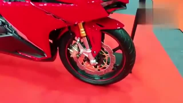 实拍新款本田CBR250RR摩托车，你喜