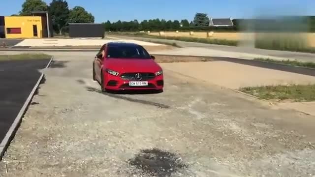 实拍新款奔驰A180d，全新的外观设计