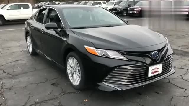 实拍第八代丰田凯美瑞混动版，外