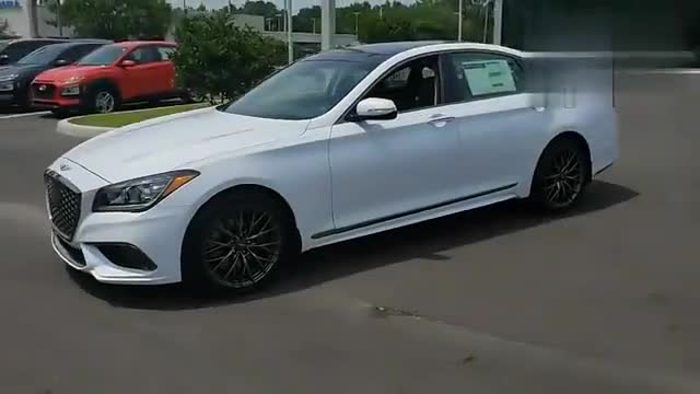 略显不凡的豪华运动型轿车，实拍