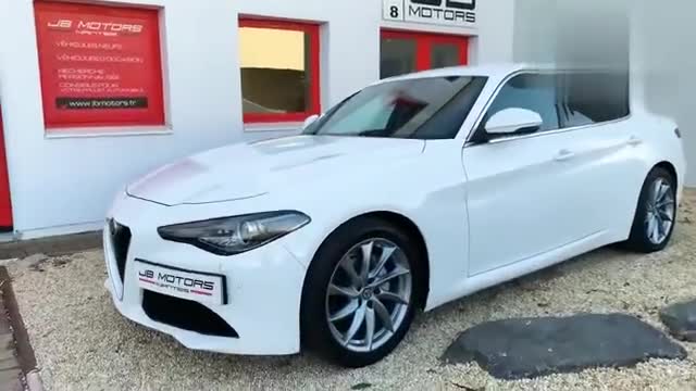 实拍白色阿尔法罗密欧Giulia，白色