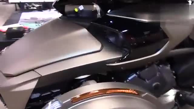 三轮摩托界的超跑,实拍庞巴迪重