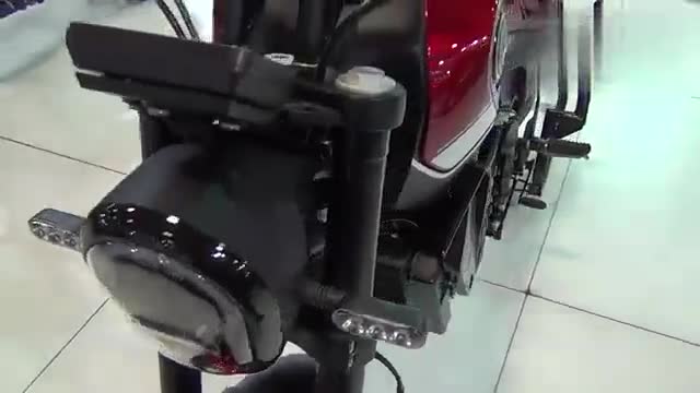 车展现场,实拍贝纳利幼狮250,配备A