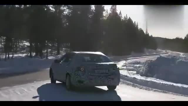 全新奔驰C级路试实拍，尾灯变了样