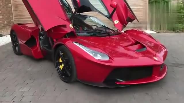 实拍展示法拉利拉法，简直太帅气