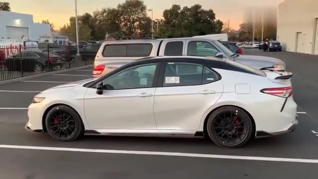 实拍丰田凯美瑞TRD