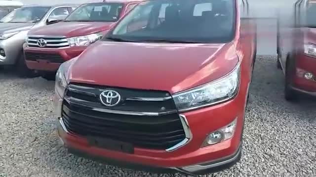 像是汉兰达的MPV版，实拍丰田Innova