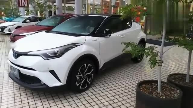 小型SUV市场新力量，实拍丰田CHR汽