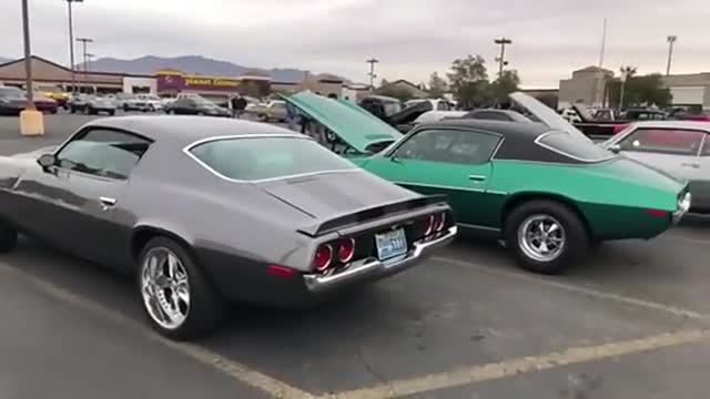 这些经典汽车被外国人保养的很好