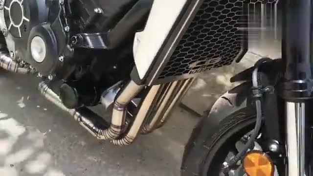 实拍140马力的本田四缸街车CB1000R