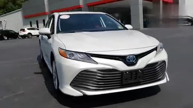 实拍第八代丰田凯美瑞，大气运动