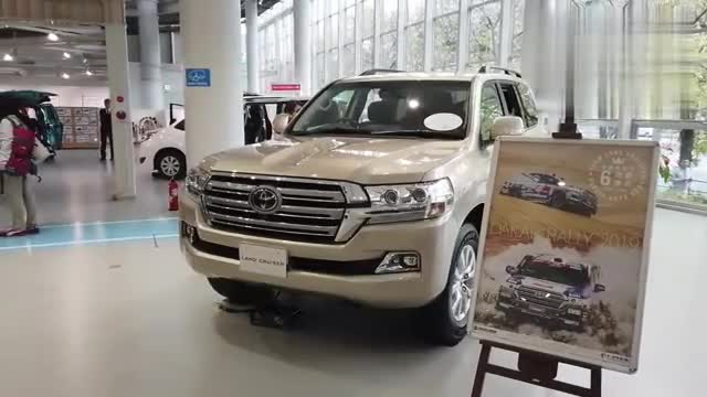 日本实拍丰田兰德酷路泽，打开门