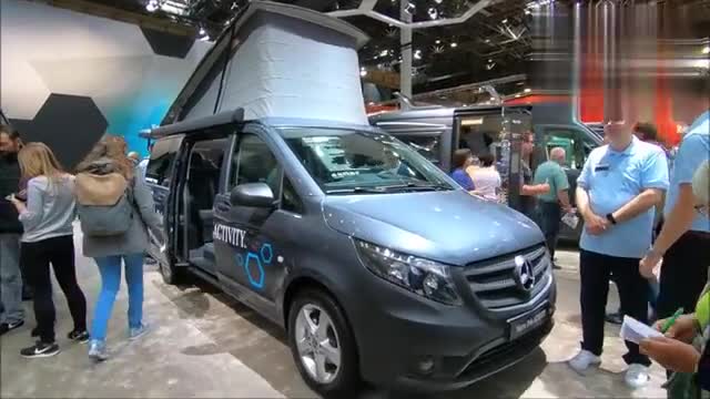 实拍奔驰V级旅行车，空间多变，外出