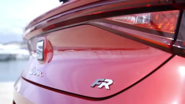 全新一代西雅特LEONFR，外国驾驶