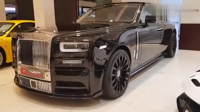 劳斯莱斯幻影霸气登场，比贵还没