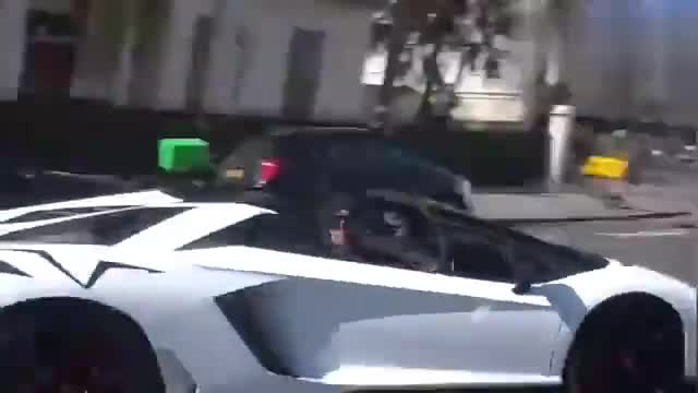 国外豪车炸街，场面堪比车展，真