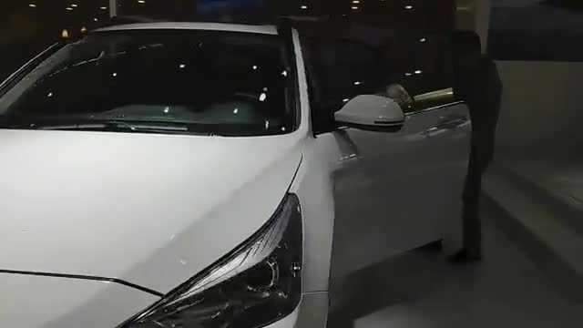 车展看中国品牌汽车，大气的哈弗M6.