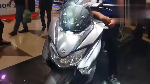 铃木Burgman125实车展示，颜值不赖，看