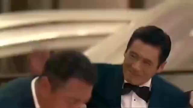 赌神这场赌局真精彩,发牌女实力抢镜,这也太好看吧!