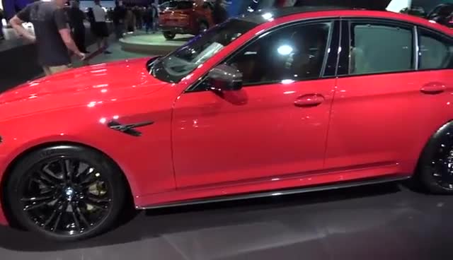 车展上的豪华车尾尾灯闪亮设计！