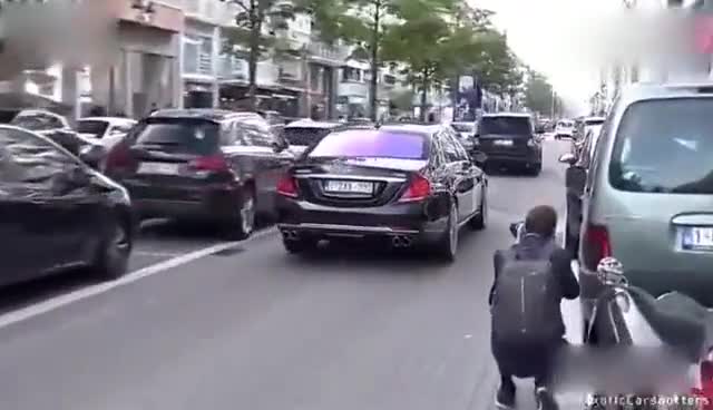 大佬座驾实拍巴博斯改装迈巴赫S60