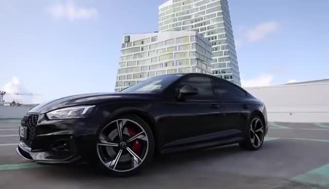车身线条优美，2020款奥迪RS5跑车展示
